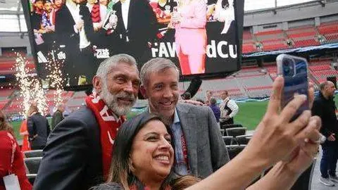 中国职业拳坛精英力夺洲际拳王金腰带