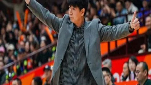 “切尔西昨日辉煌胜利，今日埃弗顿强势出击，战火一触即发！”